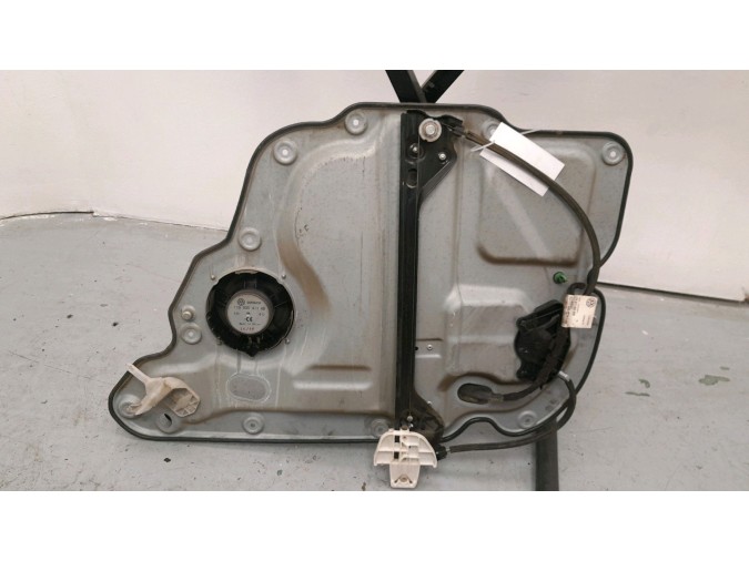 ELEVALUNAS TRASERO IZQUIERDO VOLKSWAGEN TOURAN 2009