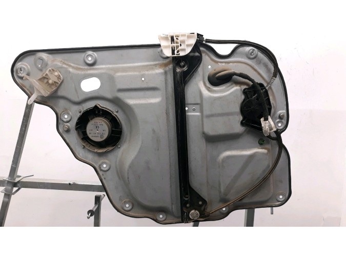 ELEVALUNAS TRASERO DERECHO VOLKSWAGEN TOURAN 2009
