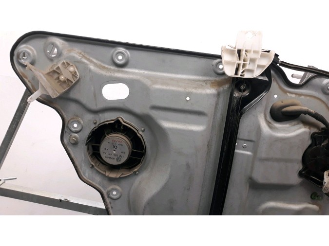 ELEVALUNAS TRASERO DERECHO VOLKSWAGEN TOURAN 2009