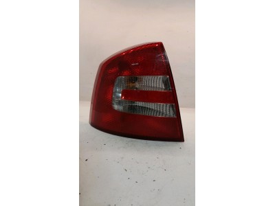 PILOTO TRASERO IZQUIERDO SKODA OCTAVIA 2009