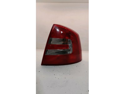 PILOTO TRASERO DERECHO SKODA OCTAVIA 2009