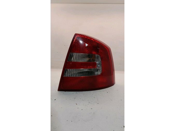 PILOTO TRASERO DERECHO SKODA OCTAVIA 2009