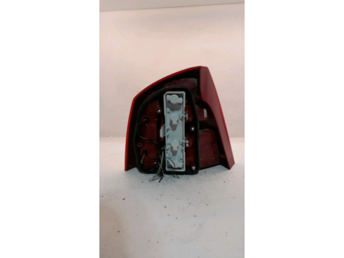 PILOTO TRASERO DERECHO SKODA OCTAVIA 2009