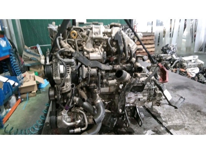 MOTOR CON ACCESORIOS Y CAJA DE CAMBIOS TOYOTA AURIS 2012
