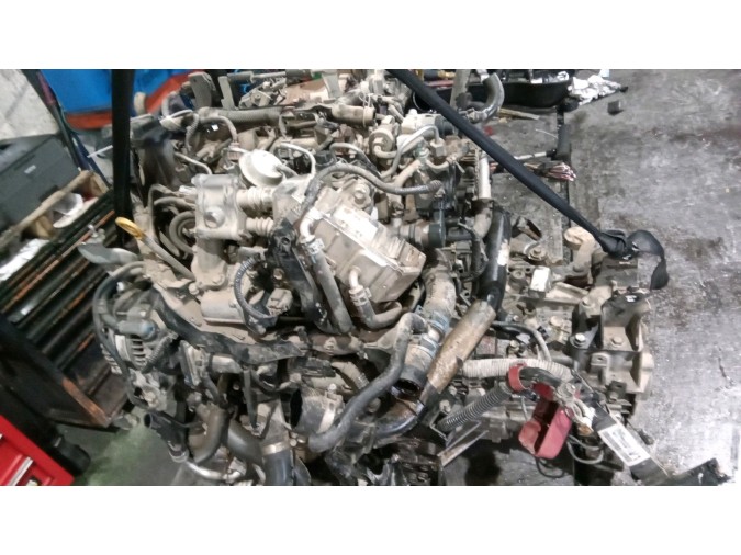 MOTOR CON ACCESORIOS Y CAJA DE CAMBIOS TOYOTA AURIS 2012