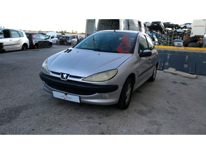 MOTOR CON ACCESORIOS Y CAJA DE CAMBIOS PEUGEOT 206 1999