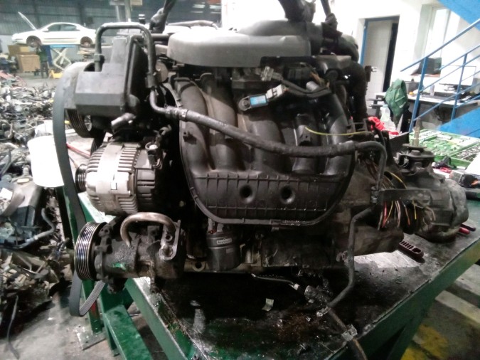 MOTOR CON ACCESORIOS Y CAJA DE CAMBIOS PEUGEOT 206