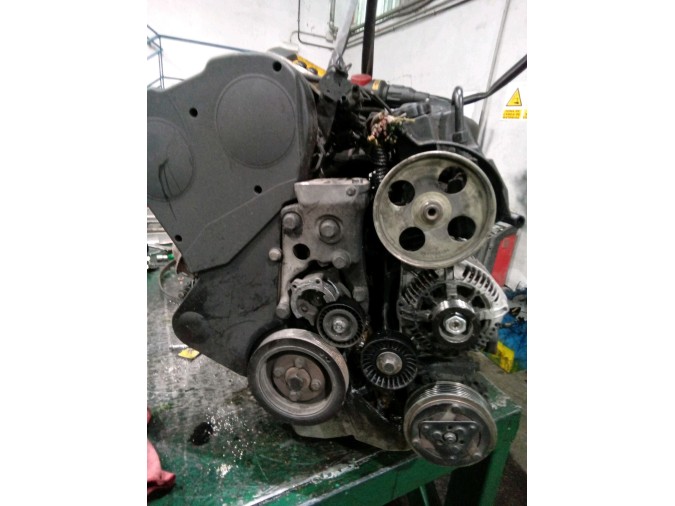 MOTOR CON ACCESORIOS Y CAJA DE CAMBIOS PEUGEOT 206