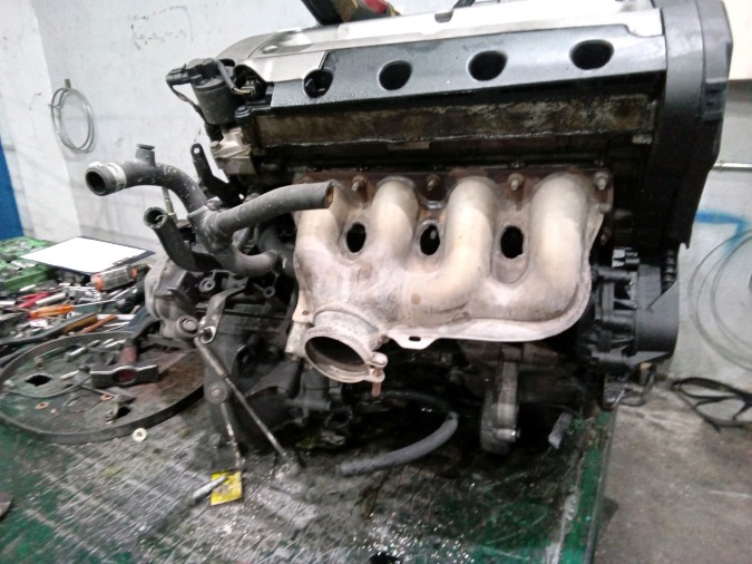 MOTOR CON ACCESORIOS Y CAJA DE CAMBIOS PEUGEOT 206