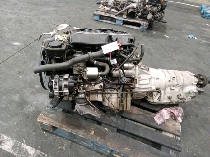 MOTOR CON ACCESORIOS Y CAJA DE CAMBIOS BMW 530D 2003