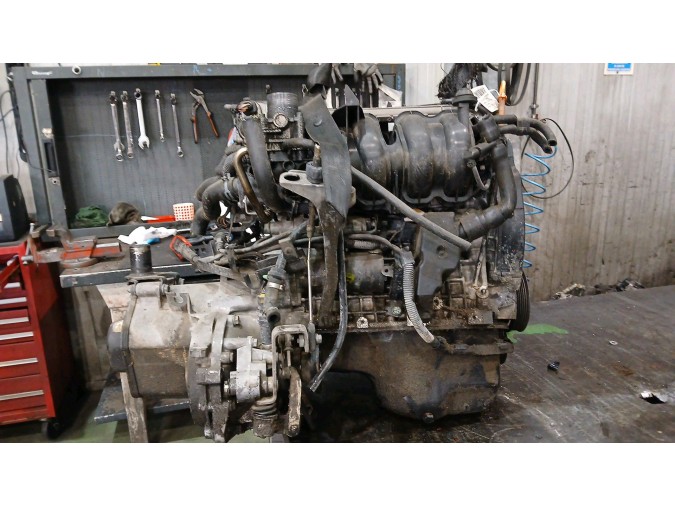 MOTOR CON ACCESORIOS Y CAJA DE CAMBIOS VOLKSWAGEN POLO 2001