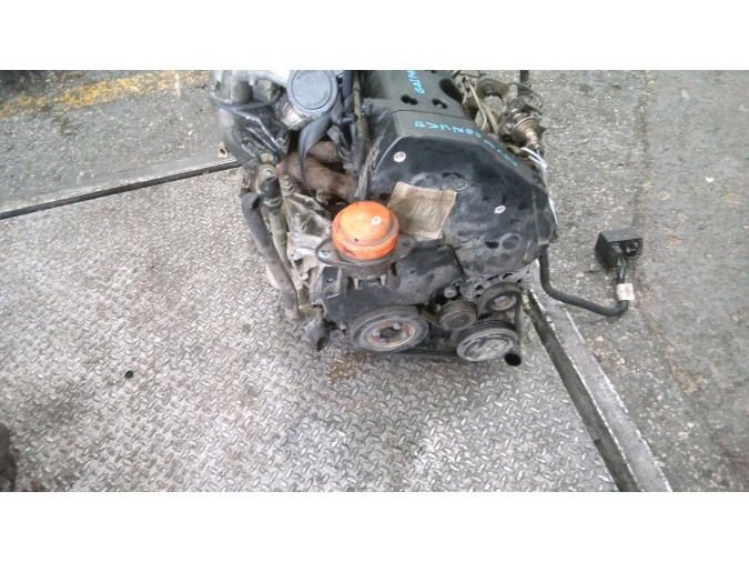 MOTOR CON ACCESORIOS Y CAJA DE CAMBIOS CITROEN SAXO 1997