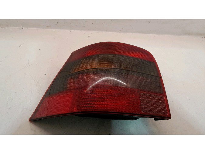 PILOTO TRASERO IZQUIERDO VOLKSWAGEN GOLF 2002