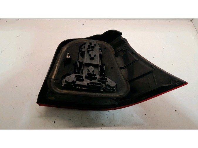 PILOTO TRASERO IZQUIERDO VOLKSWAGEN GOLF 2002