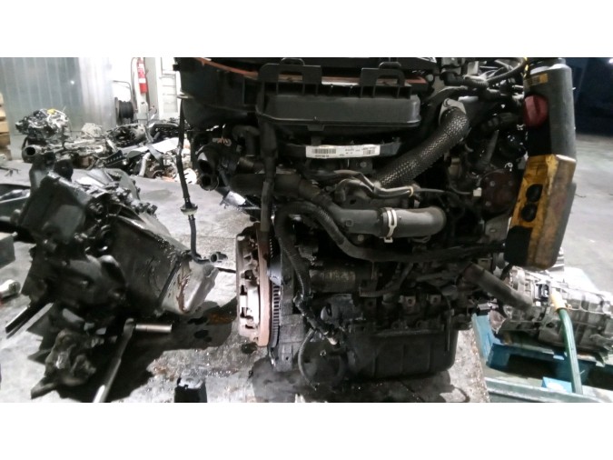 MOTOR CON ACCESORIOS SIN CAJA DE CAMBIOS PEUGEOT 208 2012
