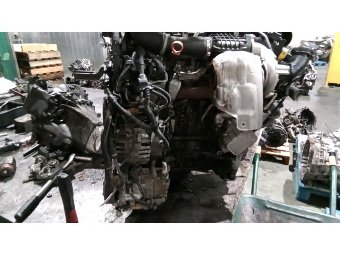 MOTOR CON ACCESORIOS SIN CAJA DE CAMBIOS PEUGEOT 208 2012