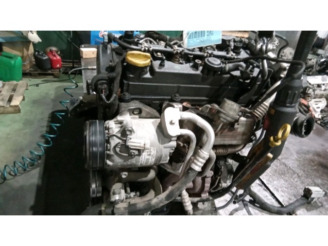 MOTOR CON ACCESORIOS SIN CAJA DE CAMBIOS OPEL ZAFIRA 2010