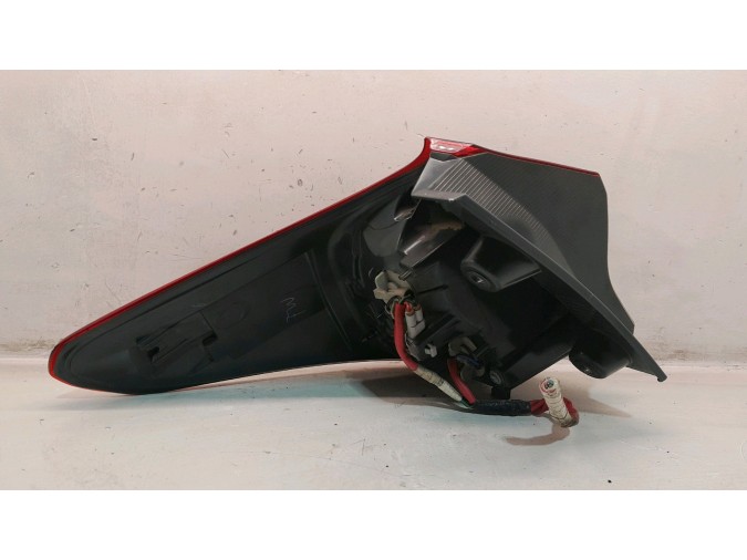 PILOTO TRASERO DERECHO TOYOTA AURIS 2016