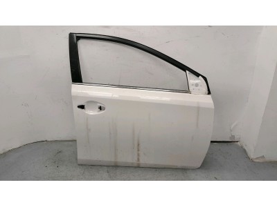 PUERTA DELANTERA DERECHA TOYOTA AURIS BLANCA 2016