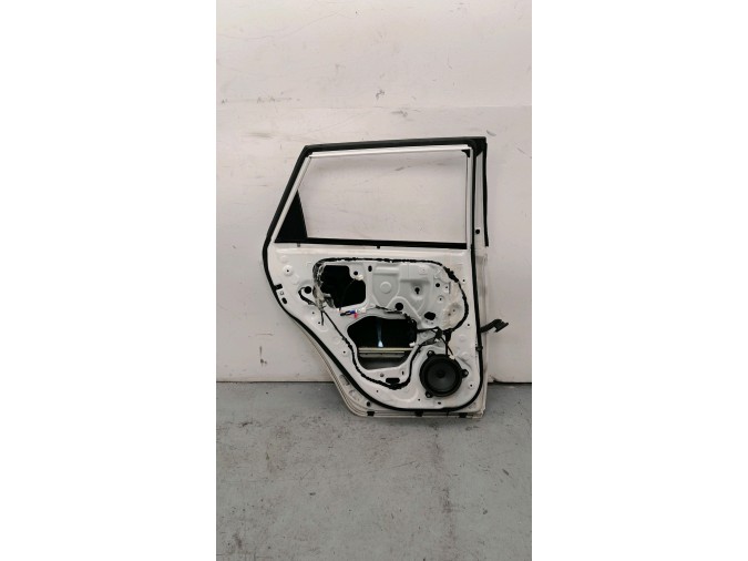 PUERTA TRASERA IZQUIERDA TOYOTA AURIS BLANCA 2016