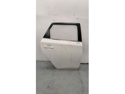 PUERTA TRASERA DERECHA TOYOTA AURIS BLANCA 2016