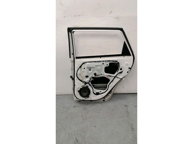 PUERTA TRASERA DERECHA TOYOTA AURIS BLANCA 2016