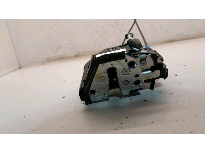 CERRADURA PUERTA DELANTERA DERECHA TOYOTA AURIS 2016