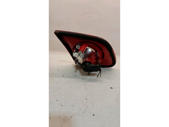 PILOTO TRASERO DERECHO INTERIOR VOLKSWAGEN PASSAT 2005