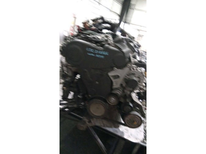 MOTOR CON ACCESORIOS Y CAJA DE CAMBIOS AUDI A4 2013