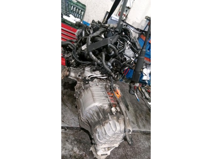 MOTOR CON ACCESORIOS Y CAJA DE CAMBIOS AUDI A4 2013