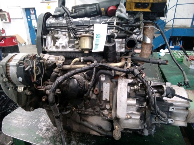 MOTOR CON ACCESORIOS SIN CAJA DE CAMBIOS RENAULT R9
