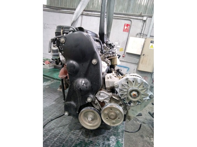 MOTOR CON ACCESORIOS SIN CAJA DE CAMBIOS RENAULT R9