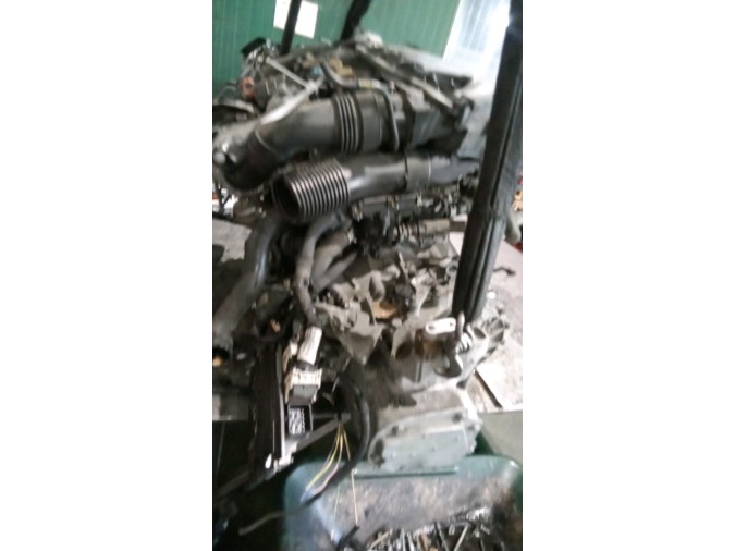 MOTOR CON ACCESORIOS Y CAJA DE CAMBIOS PEUGEOT 308 2015