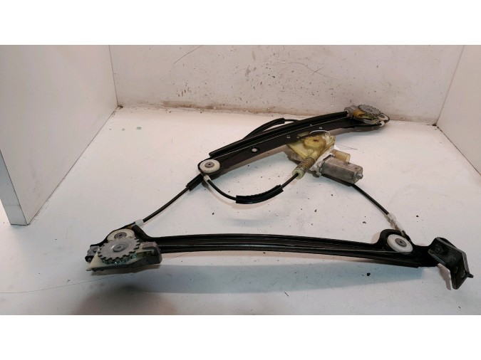 ELEVALUNAS DELANTERO DERECHO BMW 120I 2008