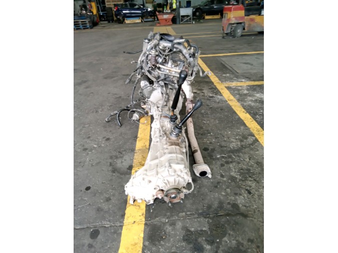 MOTOR CON ACCESORIOS Y CAJA DE CAMBIOS TOYOTA LAND CRUISER 1999