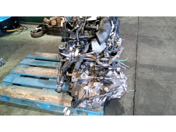 MOTOR CON ACCESORIOS Y CAJA DE CAMBIOS VOLVO V40 2016