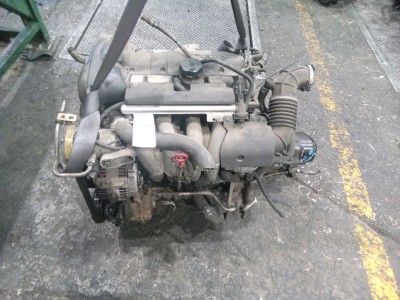 MOTOR CON ACCESORIOS Y CAJA DE CAMBIOS VOLVO V40 2001