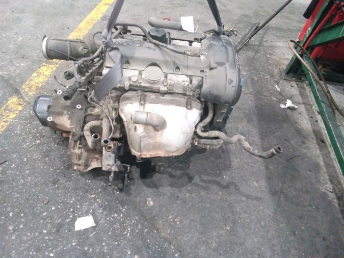 MOTOR CON ACCESORIOS Y CAJA DE CAMBIOS VOLVO V40 2001