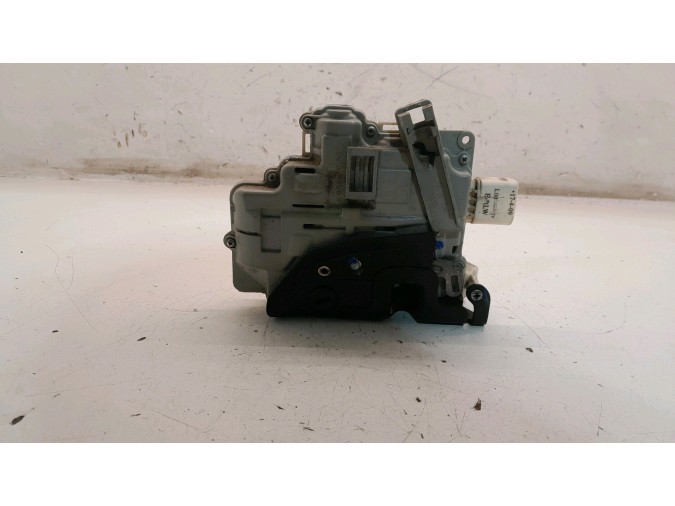 CERRADURA PUERTA TRASERA DERECHA AUDI Q5 2009