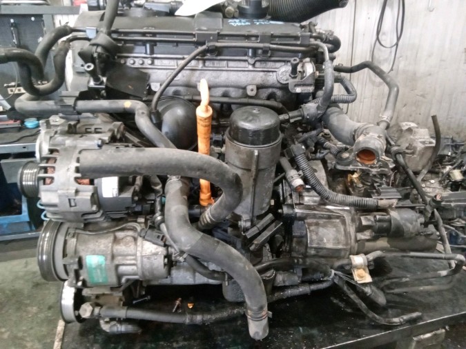MOTOR CON ACCESORIOS Y CAJA DE CAMBIOS VOLKSWAGEN GOLF 2000
