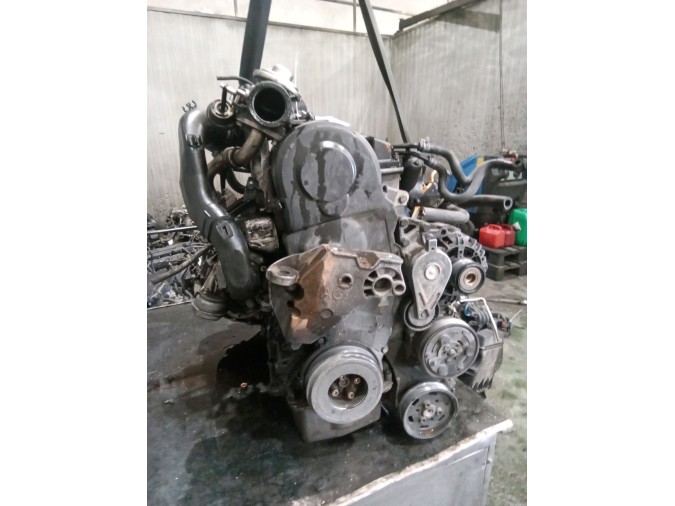 MOTOR CON ACCESORIOS Y CAJA DE CAMBIOS VOLKSWAGEN GOLF 2000