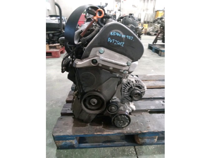 MOTOR CON ACCESORIOS Y CAJA DE CAMBIOS VOLKSWAGEN POLO