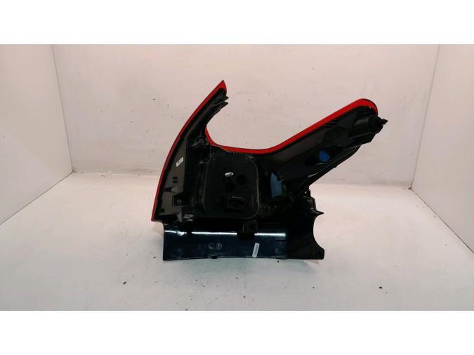 PILOTO TRASERO DERECHO INTERIOR PEUGEOT 2008 2017