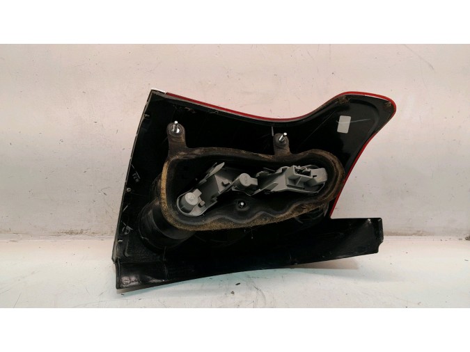 PILOTO TRASERO DERECHO TOYOTA AVENSIS 2007