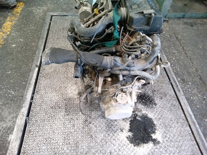 MOTOR CON ACCESORIOS SIN CAJA DE CAMBIOS PEUGEOT PAR COMBIESPACE 2000