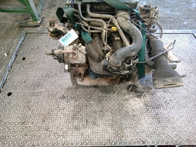MOTOR CON ACCESORIOS SIN CAJA DE CAMBIOS PEUGEOT PAR COMBIESPACE 2000