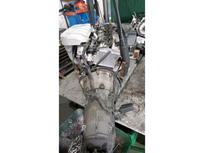 MOTOR CON ACCESORIOS Y CAJA DE CAMBIOS MERCEDES E 320 CDI