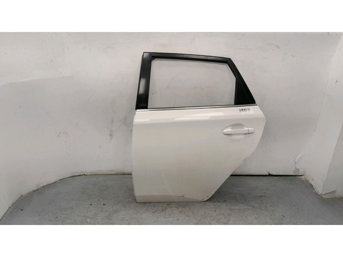 PUERTA TRASERA IZQUIERDA TOYOTA AURIS BLANCA 2018