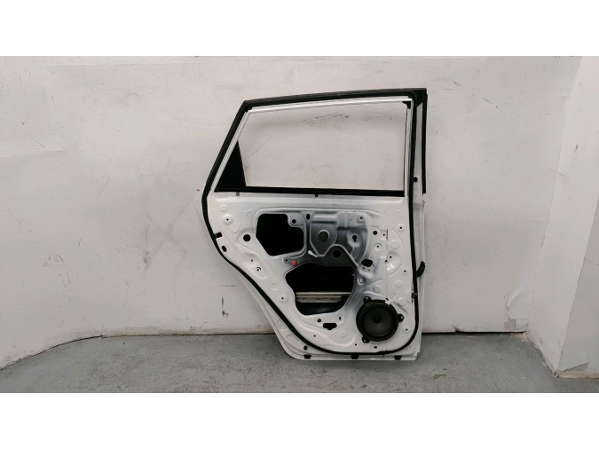 PUERTA TRASERA IZQUIERDA TOYOTA AURIS BLANCA 2018