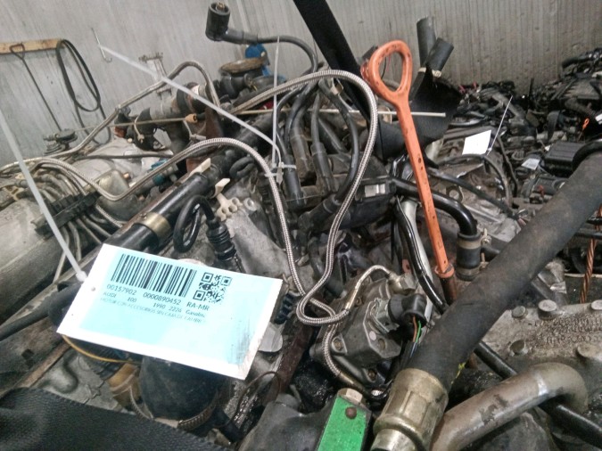 MOTOR CON ACCESORIOS SIN CAJA DE CAMBIOS AUDI 100 1990